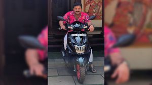 വലിയ കാറുകളുള്ള വീട്ടിലേക്ക് 1.19 ലക്ഷത്തിന്റെ സ്‌കൂട്ടറുമായി മലയാള നടൻ, ഇത് ഭാര്യക്കുള്ള സ്നേഹ സമ്മാനം