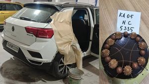 ചീത്ത വിളികേള്‍ക്കുന്നവര്‍ക്ക് കിട്ടിയത് സമ്മാനം! അയച്ചത് ആരെന്ന് അറിഞ്ഞപ്പോള്‍ മെക്കാനിക്കുകള്‍ ഞെട്ടി