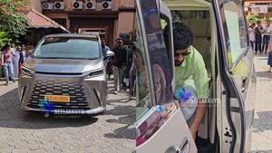 കേരളത്തിലെ സുന്ദരികളുടെ ഖൽബ് കട്ട മൊഞ്ചൻ; നായകൻ വന്നിറങ്ങിയ ആഡംബര വണ്ടി കണ്ടോ