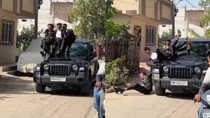 കളഞ്ഞില്ലേ കഞ്ഞിക്കലം; ഥാറിൽ നിന്ന് തറയിലേക്ക്, വിദ്യാർത്ഥികളുടെ വീഡിയോ വൈറൽ