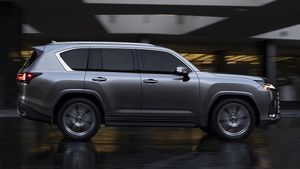 ആ ഡീസൽ എസ്‌യുവിയുടെ ബുക്കിംഗ് നിർത്തിവെച്ച് ടൊയോട്ട, വെബ്സൈറ്റിൽ നിന്നും ഒഴിവാക്കി! കാരണം അറിയണോ