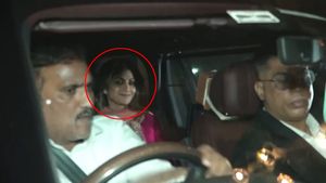 49-ാം വയസിലും ന്യുജെൻ നായികമാരെ വെല്ലുന്ന അഴക്; സഞ്ചാരം മൂന്നരകോടിയുടെ ആഡംബര എസ്‌യുവിയിൽ