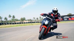 നിവര്‍ന്നിരിക്കാം, ലോംഗ് റൈഡുകള്‍ പോകാം! അള്‍ട്രാവയലറ്റ് F77 സൂപ്പര്‍സ്ട്രീറ്റ് റിവ്യൂ