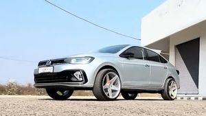 ഇത് അല്പം ഓവറല്ലേ ഭായ്? ഇമ്മാതിരി വീലുകൾ ഈ കാറിന് കൊള്ളാമോ?