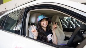 1.60 കോടിയുടെ ആഡംബര എസ്‌യുവി വാങ്ങി വീട്ടിലേക്ക്, ബി-ടൗണിലെ മിനിസ്ക്രീൻ താരത്തെ മനസിലായവരുണ്ടോ