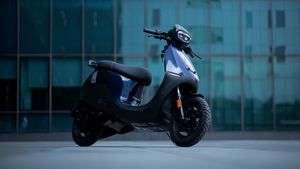 ഇനി വാടാ... 320 കി.മീ റേഞ്ചുള്ള ഓല സ്‌കൂട്ടറുകളുടെ ഡെലിവറി തുടങ്ങി; എതിരാളികള്‍ പരുങ്ങലില്‍