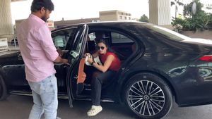 500 കോടിയടിച്ച 3 ബ്ലോക്ക്ബസ്റ്ററുകളുള്ള ഏക നായിക! ഹാട്രിക്കിന് പിന്നാലെ യാത്രകള്‍ ബെന്‍സിലാക്കി നാഷനല്‍ ക്രഷ്