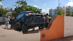 മതിൽ തകർന്നെങ്കിലെന്താ ബിൽഡ് ക്വാളിറ്റി മനസിലായല്ലോ; സംഭവത്തിൻ്റെ സത്യാവസ്ഥ എന്താണെന്ന് അറിയാമോ