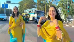 കെട്ട്യോളുടെ വാക്ക് കേട്ട് തുള്ളിയാല്‍ ഇങ്ങനെ ഇരിക്കും! ട്രാഫിക് സിഗ്‌നലാണെന്ന ഓര്‍മയെങ്കിലും വേണ്ടേ...