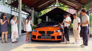 സെലിബ്രിറ്റികൾക്ക് മുന്നേ സ്വന്തമാക്കിയ മിടുക്കൻ; കേരളത്തിലെ ആദ്യ ബിഎംഡബ്ല്യു M2 മുതലാളിയെ കണ്ടോ