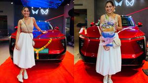 ലക്ഷ്വറി കാറുകള്‍ക്ക് വിട, സെലിബ്രിറ്റികള്‍ക്ക് മഹീന്ദ്ര ഇവി മതി! നടിയുടെ '1000 വാട്ട്‌സ്' ചിരിയിലുണ്ട് എല്ലാം