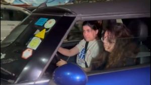 മനസ്സുവെച്ചാല്‍ വിമാനക്കമ്പനി തുടങ്ങാം! 13 വര്‍ഷം പഴക്കമുള്ള കാറിലെത്തിയ കോടീശ്വര പുത്രിയെ അറിയുമോ?