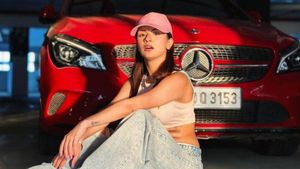 1 ലൈക്ക്= 5 കോടി! കോഹ്‌ലി കാരണം 'രക്ഷപ്പെട്ട' നടി 23-ാം വയസ്സിനുള്ളില്‍ വാങ്ങിയ കാറുകള്‍ കിടിലമാണ്