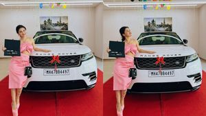 കോഹ്ലിയുടെ ഒറ്റ ലൈക്കിൽ കിട്ടിയത് 18 ലക്ഷം ഫോളോവേഴ്സ്! വൈറൽ സുന്ദരിയുടെ കാർ കളക്ഷൻ കണ്ടോ