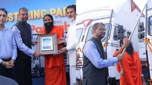 പതഞ്ജലിക്ക് പുത്തൻ 250 ട്രക്കുകൾ നൽകാൻ അശോക് ലെയ്‌ലാൻഡ്; ആദ്യ ബാച്ച് വിതരണം ആരംഭിച്ചു