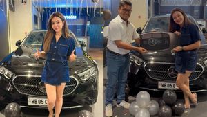 തൃണമൂൽ കോൺഗ്രസിലെ സുന്ദരി നായിക; വീട്ടിലെത്തിച്ചത് 1 കോടിയുടെ ആഡംബര സെഡാൻ