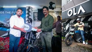 ഒരുതുള്ളി പെട്രോൾ വേണ്ട, വീട്ടിലെ കറണ്ട് മതി! രാജ്യം കാത്തിരുന്ന ഇലക്‌ട്രിക് ബൈക്കിന്റെ ഡെലിവറി ആരംഭിച്ച് ഓല