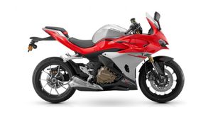 കാലുകള്‍ ഫ്രീ, സ്‌കൂട്ടര്‍ പോലെ ഓടിക്കാന്‍ പറ്റിയ സ്‌പോര്‍ട്‌സ് ബൈക്ക് എത്തി! പിന്നില്‍ ചൈനക്കാരല്ലാതെ മറ്റാര്