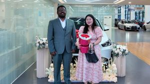 സെക്‌സ്‌ടോയ് വില്‍പ്പനക്കാരനെന്ന് പരിഹാസം! ഇന്ന് BMW സമ്മാനിക്കാന്‍ പോന്ന സുഹൃത്തുക്കളുള്ള തമിഴ് യുവാവ്