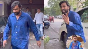 കോലിയുടെ 18 വർഷത്തെ സ്വപ്‌നം നേടിക്കൊടുത്തയാൾ! 3 കോടിയുടെ ആഡംബര കാറിൽ സിമ്പിളായി വന്നിറങ്ങുന്നയാളെ കണ്ടോ