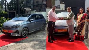 ഒറ്റമുറിയില്‍ തുടങ്ങിയ കമ്പനിയുടെ ആസ്തി 42,070 കോടി! മൂന്നാമത്തെ BYD ഇവി വാങ്ങി ഗോള്‍ഡ് ലോണ്‍  മുതലാളി