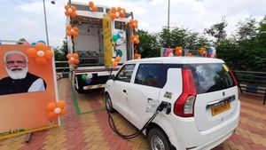 25KM മുകളില്‍ മൈലേജ് കിട്ടും! കുറഞ്ഞ ചെലവില്‍ സുരക്ഷിതമായി കാര്‍ സിഎന്‍ജിയാക്കേണ്ടത് എങ്ങിനെയെന്ന് അറിയാം