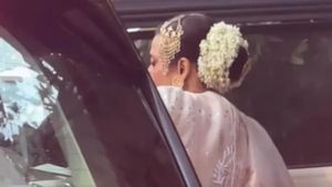 70-ാം വയസ്സിലും പയറുപോലെ നടക്കുന്ന ബോളിവുഡിലെ 'ലേഡി മമ്മൂട്ടി'! യൂത്തിന്റെ കാറിലാണ് സഞ്ചാരവും