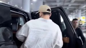 ഇനി ഹേറ്റേഴ്‌സ് പോലും കളിയാക്കില്ല; 1000 കോടി ആസ്തിയുള്ള ക്രിക്കറ്ററുടെ സഞ്ചാരം ഇപ്പോള്‍ വാങ്ങാനാവാത്ത കാറിൽ