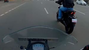 ഇനി 'കൈവിട്ടകളി' നടക്കൂല! ടൂവീലറുകളില്‍ ഇക്കാര്യം നിര്‍ബന്ധമാക്കാന്‍ പോകുന്നു...