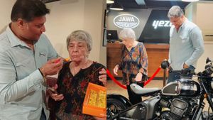 ടെലിവിഷൻ താരത്തിന് പുതിയ ആഡംബര ബൈക്ക് സമ്മാനം കൊടുത്ത് 'കഴിഞ്ഞ ജന്മത്തിലെ അമ്മ' വൈറലായി പോസ്റ്റ്