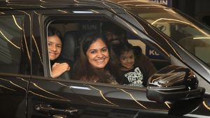 സാക്ഷാൽ അനിരുദ്ധിനെ വരെ ഫാനാക്കിയ മലയാളി, ഭാര്യക്ക് പുതിയ എസ്‌യുവി വാങ്ങിക്കൊടുത്ത കക്ഷിയെ പിടികിട്ടിയോ