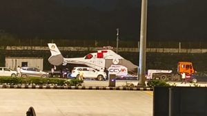 ആകാശത്തൂടി പറക്കേണ്ട അംബാനിയുടെ ഹെലികോപ്റ്ററല്ലേ ഇത്, എന്തുപറ്റി റോഡിലിറക്കാനെന്ന് സോഷ്യൽ മീഡിയ