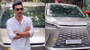 ആദ്യ പടം പൊട്ടിപാളീസായി, പുതിയ സിനിമയ്ക്ക് RK വാങ്ങുന്നത് 150 കോടി പ്രതിഫലം! ലെക്‌സസ് കാറിൽ കറക്കം