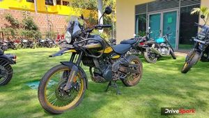 ട്യൂബ്‌ലെസ് സ്പോക് വീലിന് വില കൂട്ടി റോയൽ എൻഫീൽഡ്; ഹിമാലയൻ വാങ്ങാൻ പോകുന്നെങ്കിൽ ഇതറിഞ്ഞു വച്ചോ