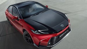 25.49 KM മൈലേജുള്ള ടൊയോട്ടയുടെ ഹൈബ്രിഡ് സെഡാന് പുത്തൻ മോഡൽ, യാത്രാസുഖത്തിൽ ഇന്നോവയെ വെല്ലും