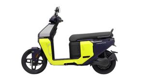 കാറുകളിലെ ഫീച്ചറുമായി വരുന്ന ഇവി ഇത്രയും കുറഞ്ഞ വിലയില്‍! ഓലയും ബജാജും വെള്ളംകുടിക്കും