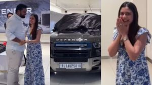 ടെസ്റ്റ് ഡ്രൈവിന് പോയ ഭാര്യ ഇത് ഒരിക്കലും പ്രതീക്ഷിച്ചില്ല! ലൈഫ്ടൈം സര്‍പ്രൈസ് എന്നാല്‍ ഇതാണ്