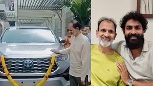 രണ്ടാമത്തെ പടം ഹിറ്റടിച്ച് സാന്‍ഡല്‍വുഡിന് ആശ്വാസമേകിയ 'യുവരാജാവ്'! പിതാവിന് പിറന്നാള്‍ സമ്മാനം ഹൈക്രോസ്