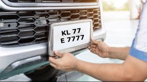 എംജി ശ്രീകുമാർ കണ്ടുവെച്ച നമ്പര്‍ കൊത്തികൊണ്ടുപോയി കുറ്റ്യാടിക്കാരി! '7777' ലേലത്തില്‍ പോയത് ₹10.10 ലക്ഷത്തിന്