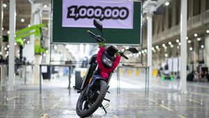 4 വർഷത്തിനുള്ളിൽ 10 ലക്ഷം ഇലക്‌ട്രിക് ടൂവീലറുകൾ നിർമിച്ച് ഓല, റോഡ്സ്റ്റർ ബൈക്കിന്റെ പുത്തൻ വേരിയന്റും വിപണിയിൽ