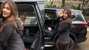 സുശാന്തിൻ്റെ മുൻകാമുകിയെ കണ്ടോ; 50 ലക്ഷത്തിൻ്റെ എസ്‌യുവിയിലേക്ക് കയറുന്ന അതീവസുന്ദരി