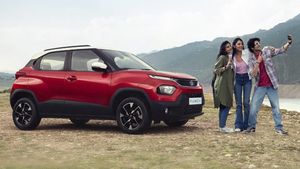 ഷോറൂം കാലിയാക്കാൻ ആദായവിൽപ്പന, ജിഎസ്‌ടിയിലെ വിലക്കുറവിനൊപ്പം കാറുകൾക്ക് 2 ലക്ഷം രൂപയുടെ ഓഫറുകളുമായി ടാറ്റ