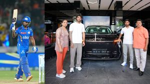 മൂന്നാം നമ്പരിൽ കോലിയുടെ പകരക്കാരൻ, അച്ഛന് മഹീന്ദ്രയുടെ സൂപ്പർഹിറ്റ് ഇലക്‌ട്രിക് എസ്‌യുവി സമ്മാനിച്ച് തിലക്