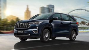 23 Km മൈലേജുള്ള ഇന്നോവ ഹൈക്രോസിന് കുറഞ്ഞത് ₹1.08 ലക്ഷം വരെ! മുഴുവന്‍ വേരിയന്റുകളുടെയും പുതിയ വില