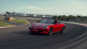 നിരത്തുകളെ ത്രസിപ്പിക്കുന്ന സൈബർസ്റ്റർ! എംജിയുടെ ഇലക്ട്രിക് ടൂ-ഡോർ സ്പോർട്‌സ് കാർ