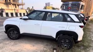 ബേസ് വേരിയനറ് വരെ എജ്ജാതി ലുക്ക്! വെന്യുവിന് സര്‍പ്രൈസ് വിലയിട്ടാല്‍ ബ്രെസയും നെക്‌സോണും തീര്‍ന്നു