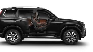 7-സീറ്ററുകളിലെ രാജപട്ടം എര്‍ട്ടിഗക്ക് നഷ്ടം! തീർത്തത് മറ്റാരുമല്ല അവന്മാരുടെ 'ബിഗ് ഡാഡി'