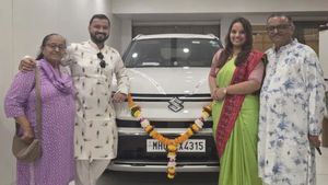 3 ദിവസം 1 ലക്ഷം ഡെലിവറി! ഈ ദീപാവലിക്ക് എല്ലാരും കാര്‍ വാങ്ങിയെന്നാ തോന്നുന്നേ...