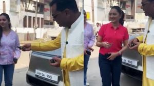 സോന പപ്പ്ഡി പോലും കിട്ടാത്ത കമ്പനിയിലുള്ളവര്‍ വായിക്കല്ലേ! ഫാര്‍മ കമ്പനിയുടെ ദീപാവലി സമ്മാനം കാര്‍ 