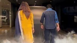 നെറ്റിസണ്‍സിനെ രസിപ്പിച്ച് റിച്ചായ സോഷ്യല്‍ മീഡിയ കപ്പിള്‍സ്! കോടികള്‍ പൊടിച്ച് ഡിഫെന്‍ഡര്‍ വാങ്ങി